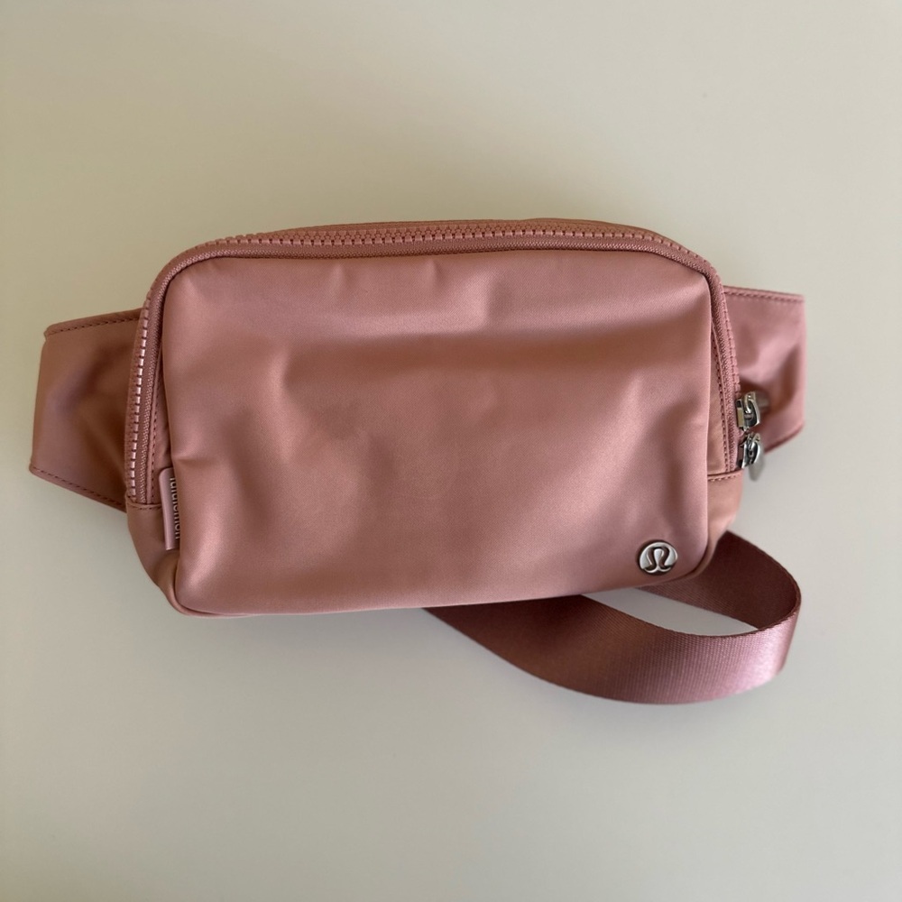 Lululemon Everywhere Belt Bag